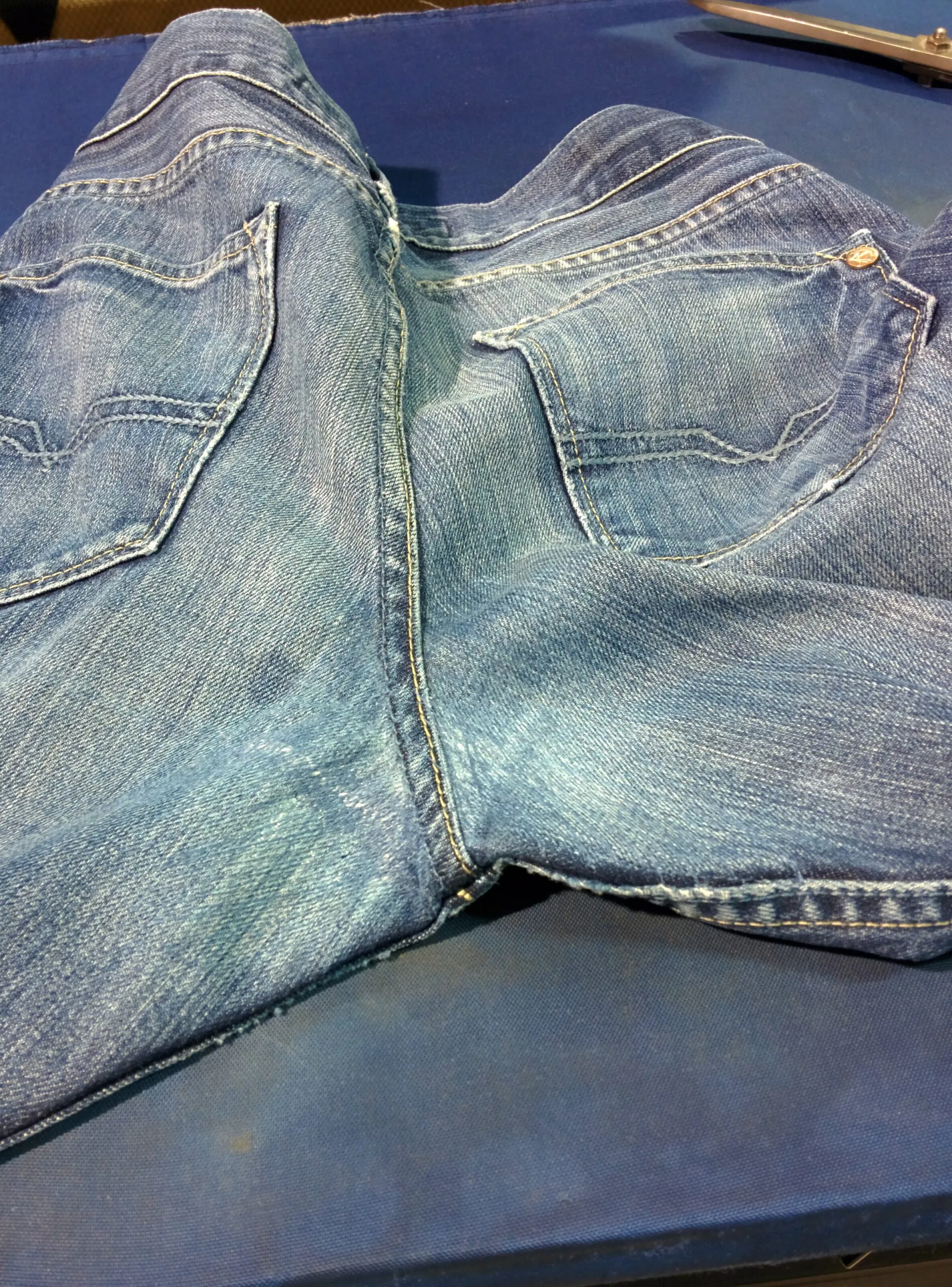 Jeans repariert Nachher